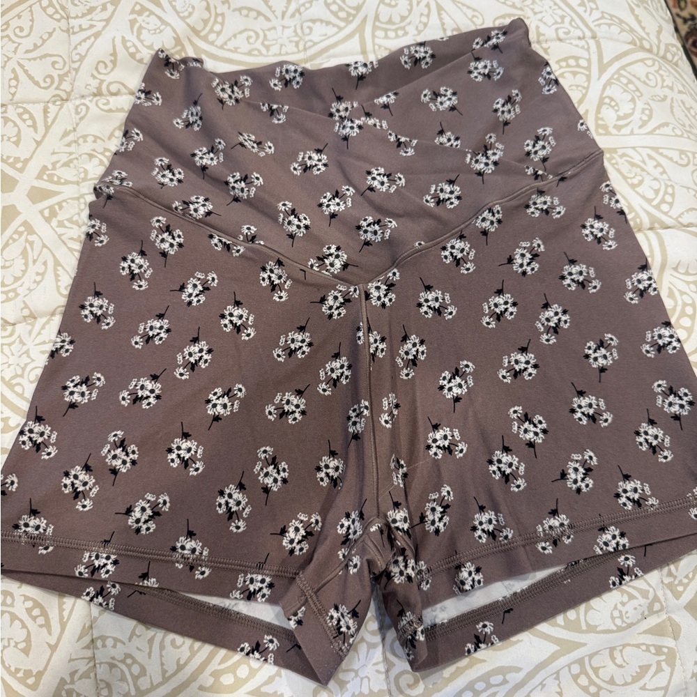 Offline by Aerie Real Me High Waist Floral Women's Shorts - Brown and White
